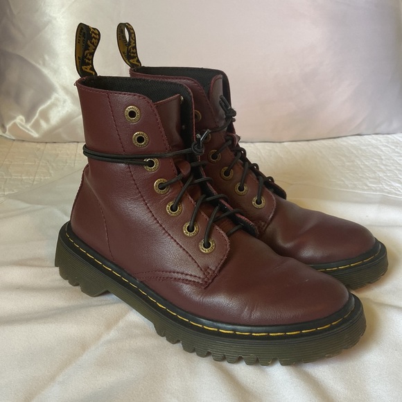Dr. Martens 7 Eyelet Burgundy Boots Woman’s 6 US - Picture 3 of 8
